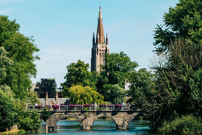 2-Hour Historical Walking Tour in Bruges with Praline Included - The walking photographer’s section: Sint-Janskaai, Dijver, Rosary Quay