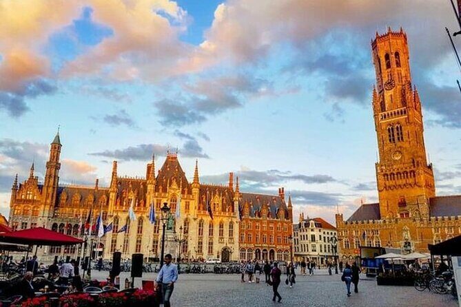 2-Hour Medieval Walk and Chocolate Tasting in Bruges - Minnewater (lake of love): the calm finish after the main sights
