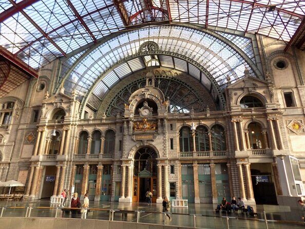 3-Hour Antwerp Bike Tour - Zurenborg and Zuid: architecture you can actually reach on two wheels