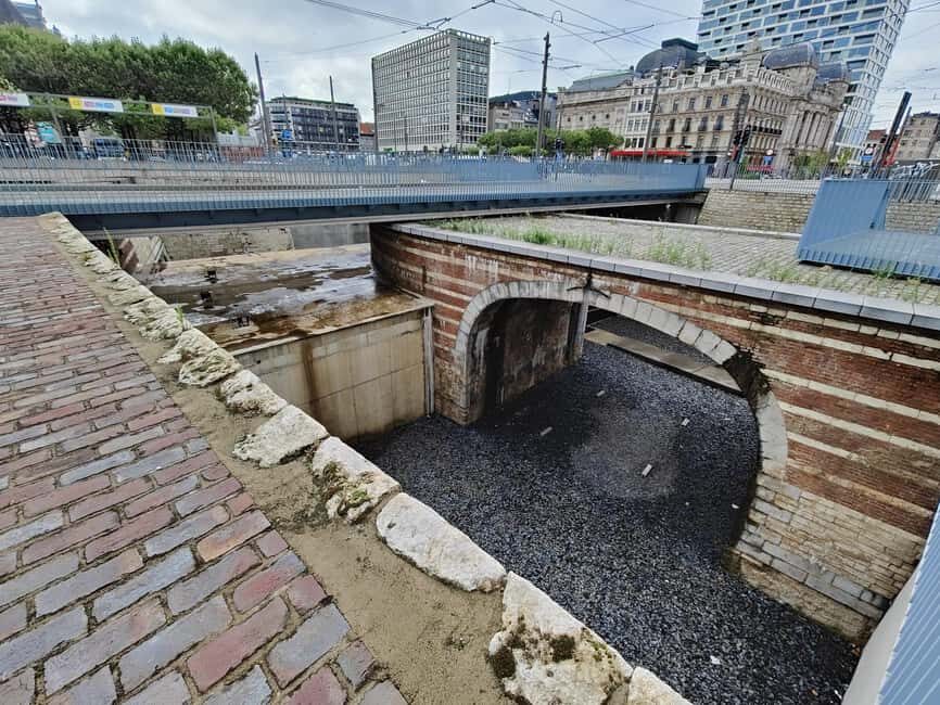 Antwerp: Historical Walking Tour in the Old City - Saint Carolus Borromeus Church and the Conscienceplein area