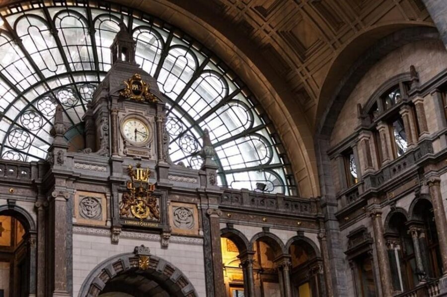 Antwerp: Must-See Attractions Private Walking Tour - Cathedral to MoMu: Antwerp’s Visual Anchors in the First Stretch