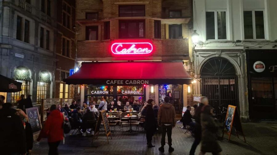 Antwerp: Pub Crawl in the Historical City - Meeting up at 3 PM: pickup, pace, and how the walk stays easy