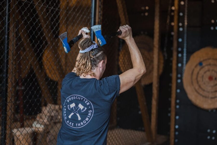 AXE THROWING EXPERIENCE IN ANTWERP - Price and value: does $29 make sense for Antwerp axe time?