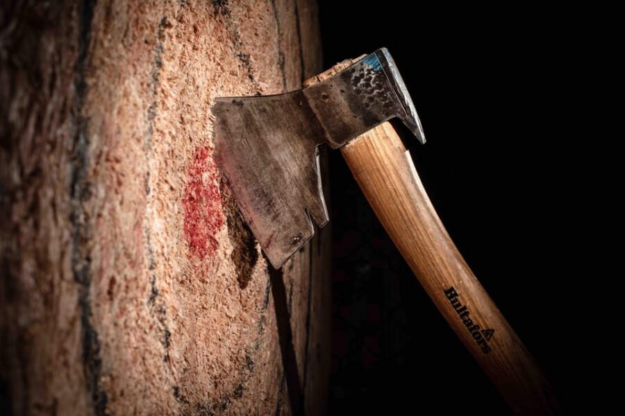 AXE THROWING EXPERIENCE IN ANTWERP - What to wear and what to avoid (the rules are part of the experience)