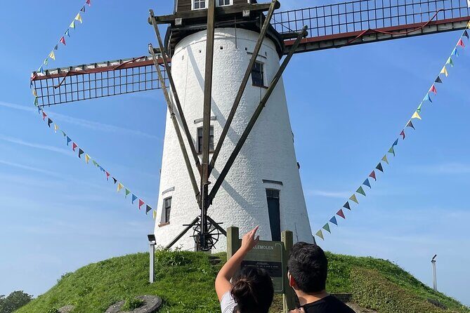 BikeTour Bruges & Damme in Spanish and English - Windmills of Bruges: the big canal view you usually miss