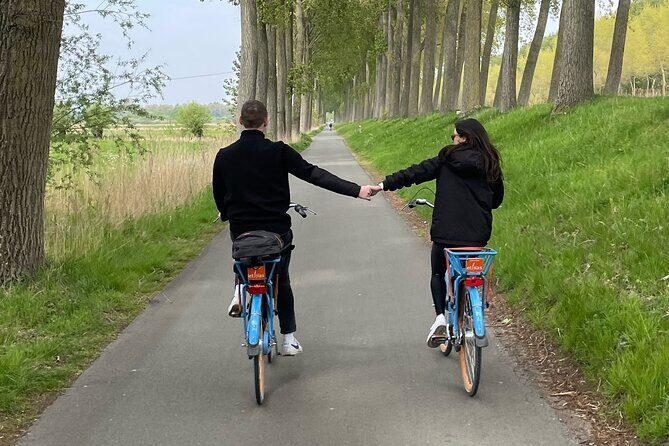BikeTour Bruges & Damme in Spanish and English - The cafe break in Damme: craft beer or hot chocolate and waffles