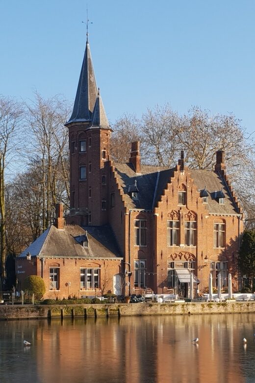 Bruges: 2.5-Hr Walking Tour from train station to Markt - Price and group size: is $388 per group worth it?