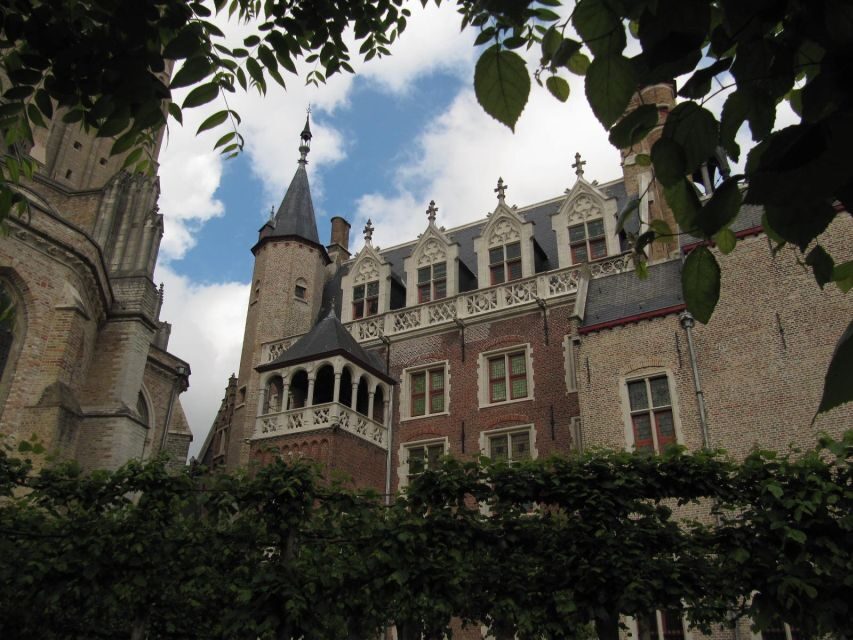 Bruges: 2.5-Hr Walking Tour from train station to Markt - From Bargeplein to Markt: the logistics that keep your walk fun