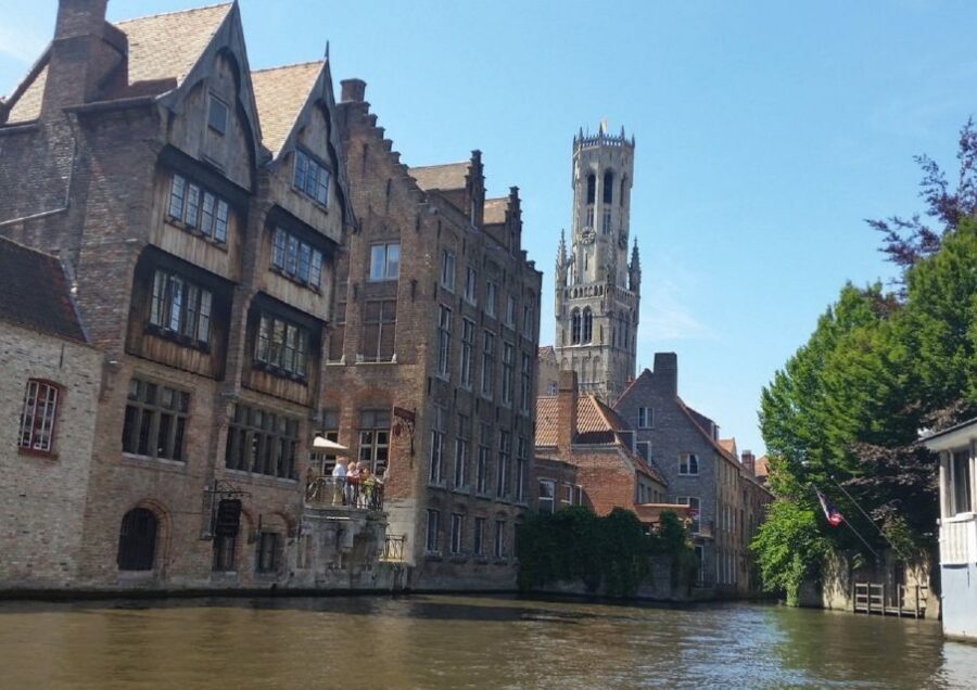 Bruges: 2.5-Hr Walking Tour from train station to Markt - Breweries, markets, and classic snack stops: how to eat your way through the route