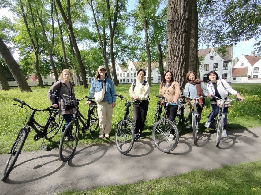 Bruges by bike with family and friends! - Street art and murals at Pottenmakersstraat and Jan van Eyckplein