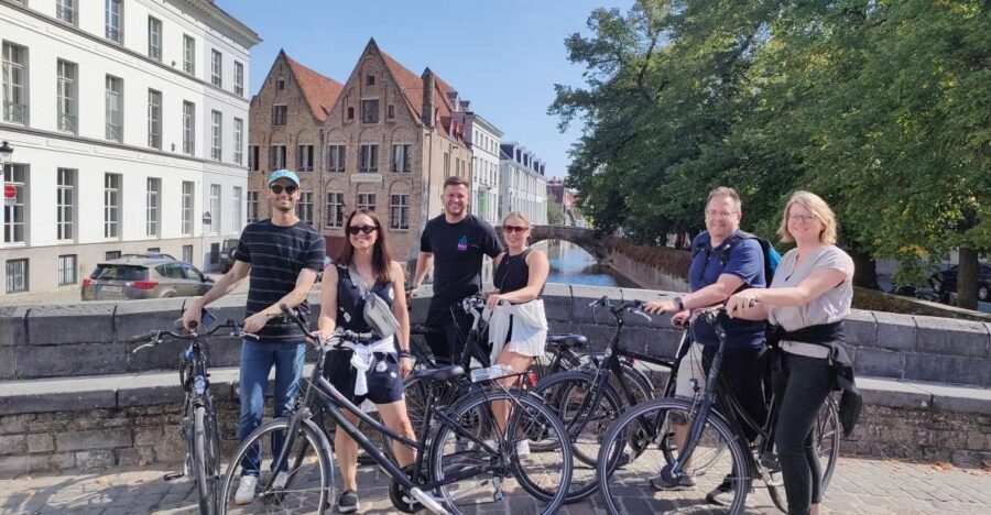 Bruges by bike with family and friends! - Halve Maan area and the Belgian praline taste