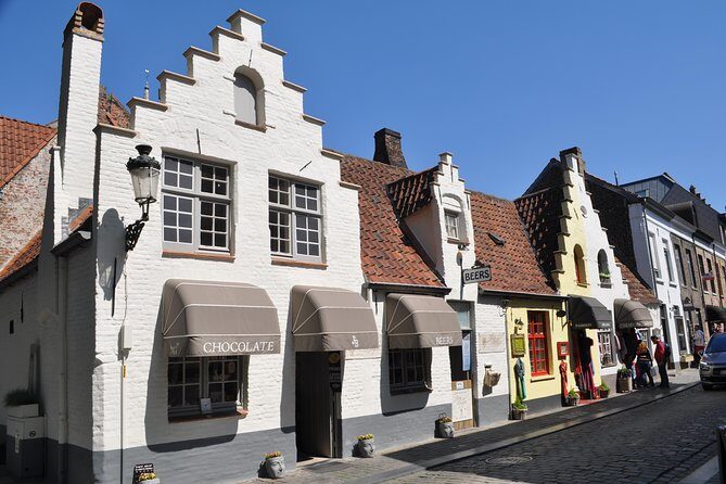 Bruges by bike with friends and family! - Quiet Courtyards and Canal Views: Beguinage Ten Wijngaarde and Minnewater