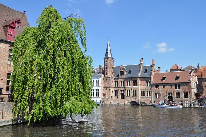 Bruges by bike with friends and family! - Defense Walls You Can Still Touch: Poertoren Tower to Kruispoort
