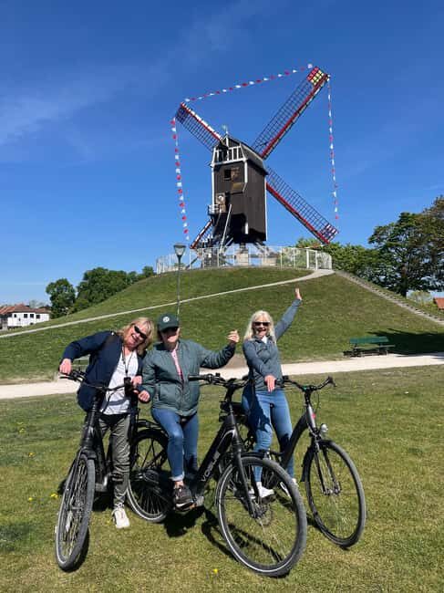 Bruges: City Highlights Bike Tour - Meeting at Quasimundo and getting rolling with less stress