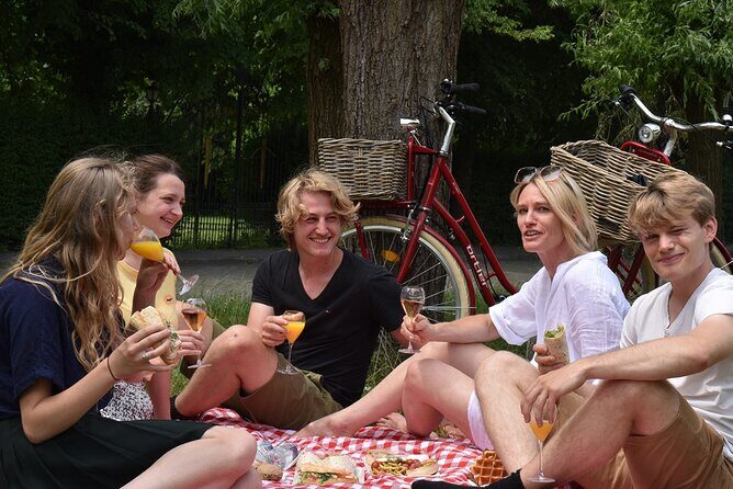 Bruges, Guided Retro Biketour: Highlights and Hidden Gems - Meeting at Hof Bladelin: Where the Tour Starts and Why It’s a Good First Move