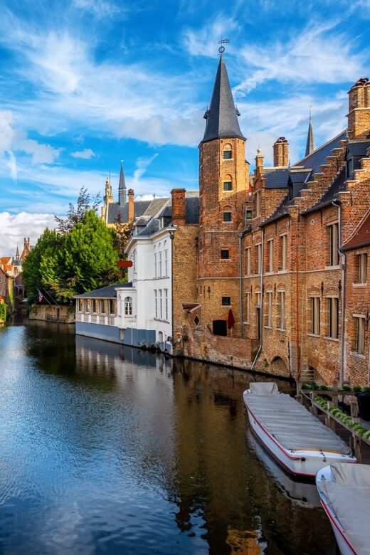 Bruges: Guided Rickshaw Tour - Should you book this Bruges guided rickshaw tour?