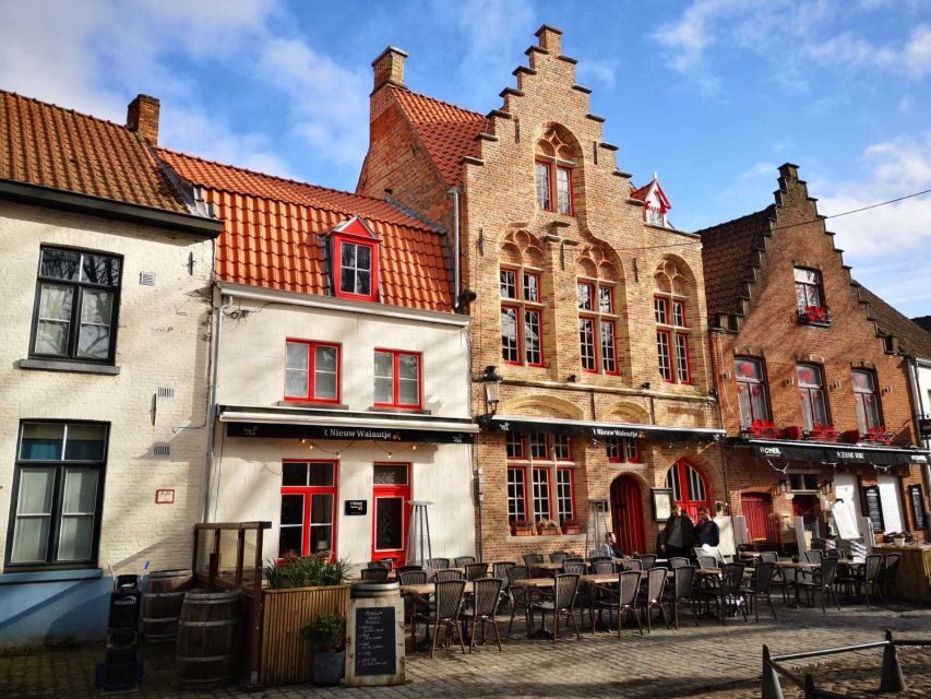 Bruges: Guided Walking Tour - Price and time: why $25 for two hours feels fair