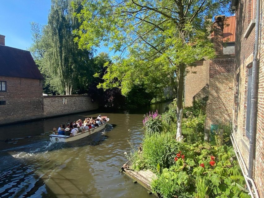 Bruges Guided Walking Tour: Stories, Mysteries and People - Fish Market to Huidenvettersplein: canals meet commerce