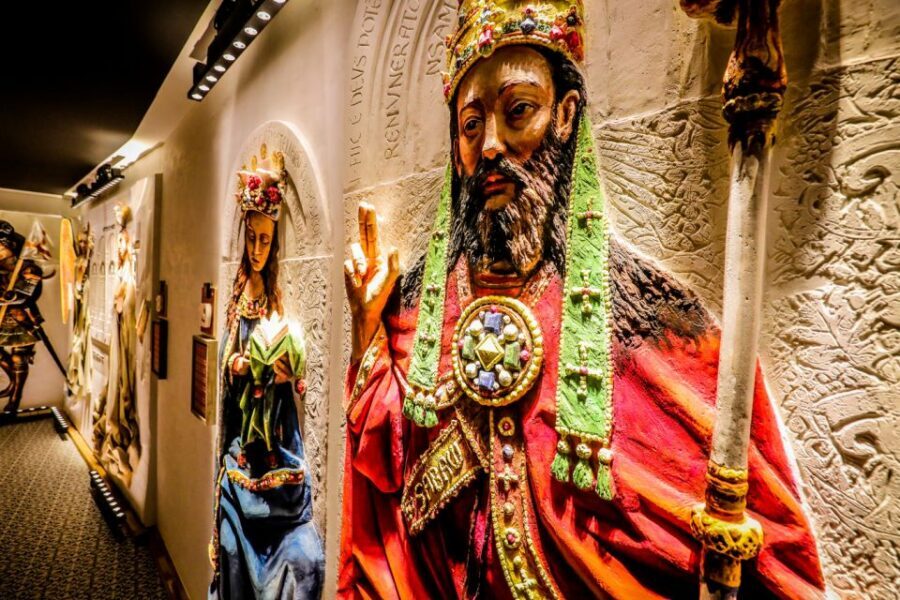 Bruges: Musea Sculpta | Monumental Sculptures Entry ticket - The audio guide: your cheat code for hidden details