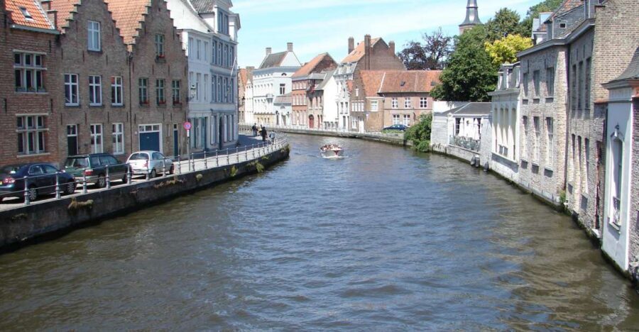 Bruges Private 2-Hour Walking Tour - Meeting point and how pickup fits historic Bruges