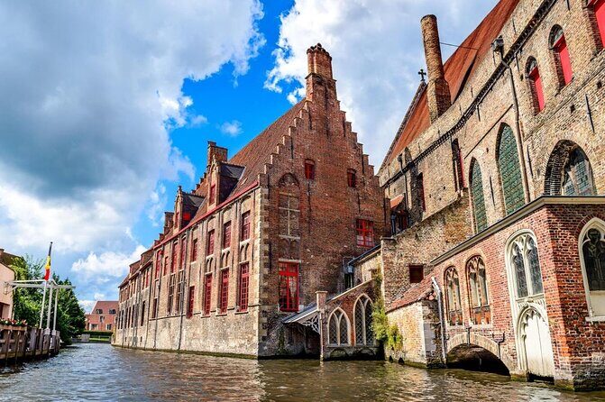 Bruges PRIVATE City Kickstart Tour With Locals - Key things to know before you go