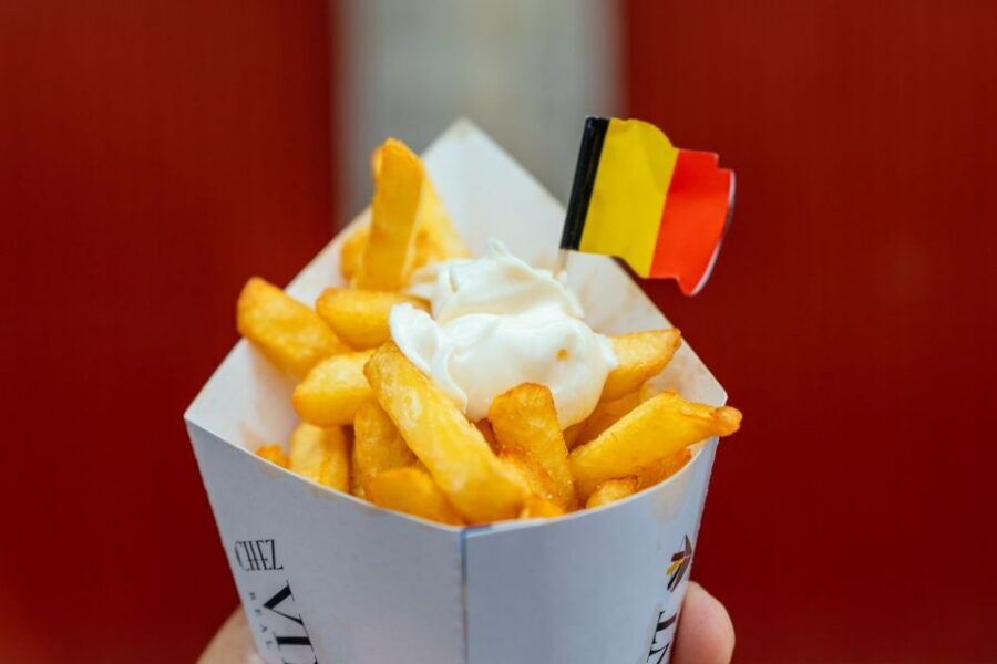 Bruges: Private Food Tour – 10 Tastings with Locals - City stops you’ll actually notice: Simon Stevinplein, Gruuthusemuseum, Burg Square