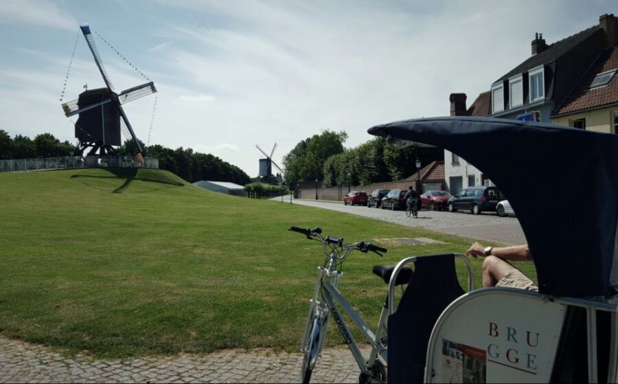Bruges: Private Guided Tour by Pedicab - Getting off the main tourist path for real local corners