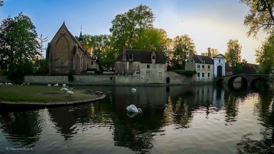 Bruges: Private Historical Highlights Walking Tour - Why Bruges Makes Sense in Only Two Hours