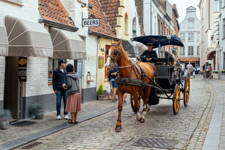 Bruges: Private Tour with Locals – Highlights & Hidden Gems - The included local drink/tasting: a simple break with real payoff