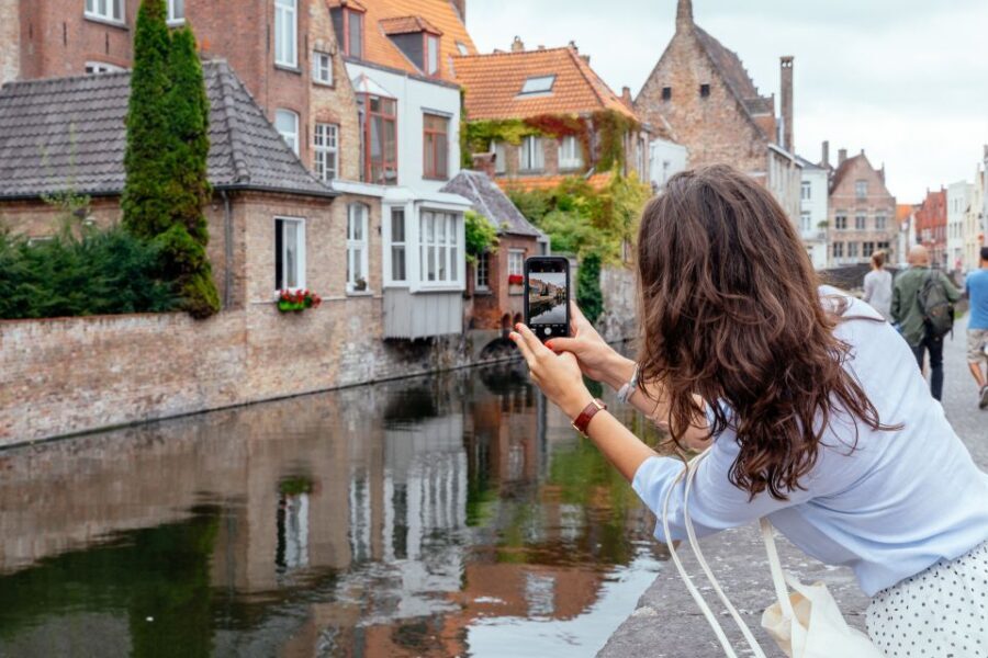 Bruges: Private Tour with Locals – Highlights & Hidden Gems - Meeting in front of Historium Bruges (and no awkward pickup)