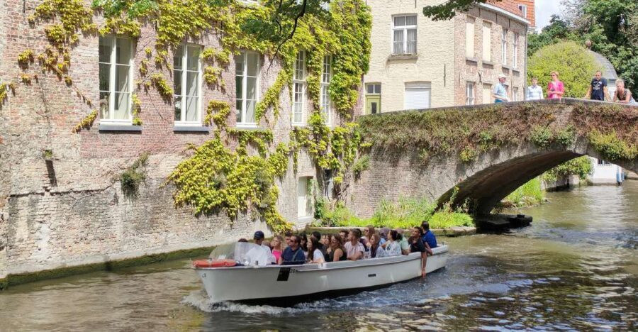 Bruges: Small Group Boat Cruise and Guided Walking Tour - Key Things That Make This Tour Worth Your Time