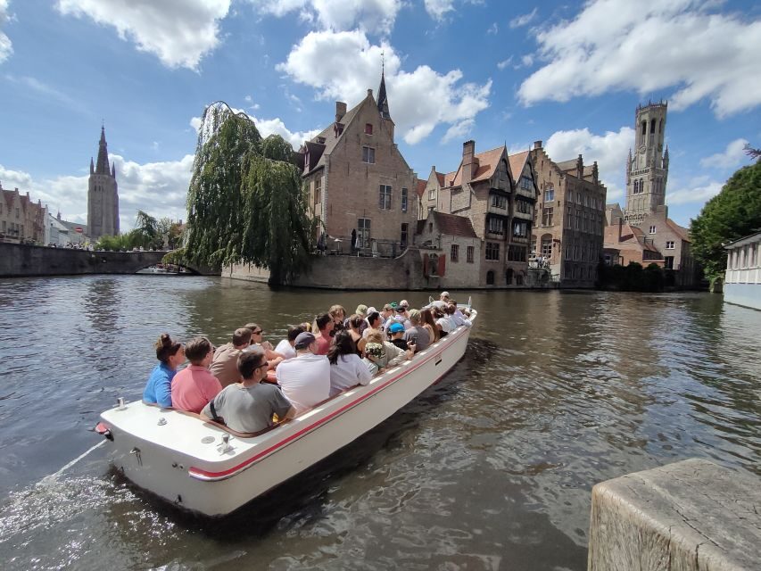 Bruges: Small Group Boat Cruise and Guided Walking Tour - Basilica of the Holy Blood and the Courthouse Details Worth Slowing For