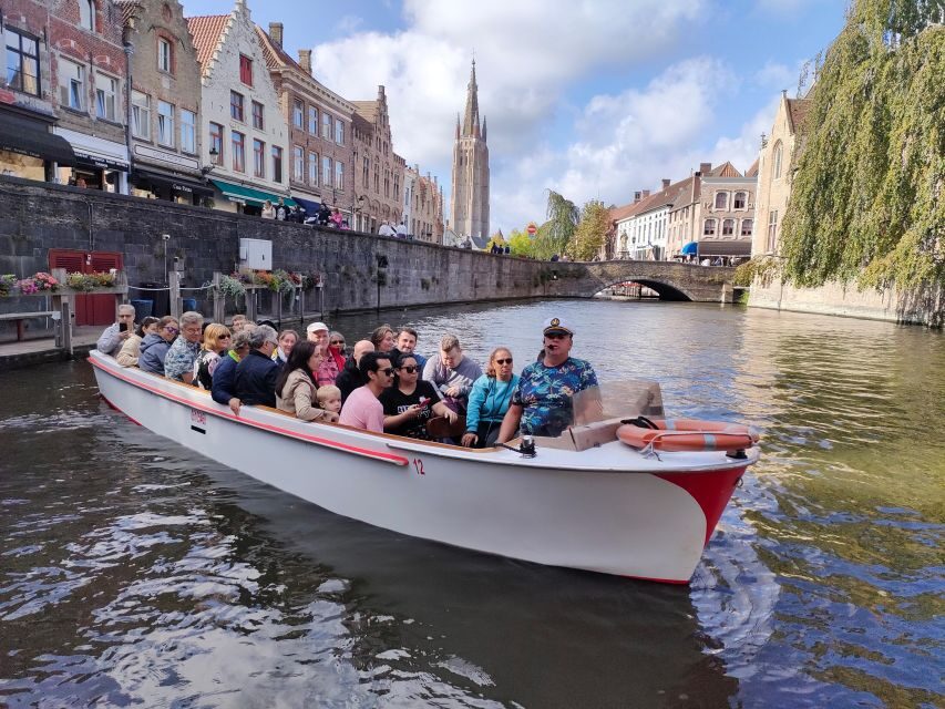 Bruges: Small Group Boat Cruise and Guided Walking Tour - Huidenvettersplein and the Narrow-Street Bruges Moment