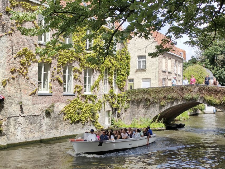 Bruges: Small Group Boat Cruise and Guided Walking Tour - Where You Start: Historium and the Market Square Kickoff