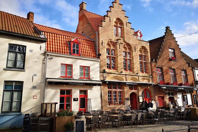 Bruges Walking Tour - Gruuthuse and the bridge legends: power and storytelling in motion