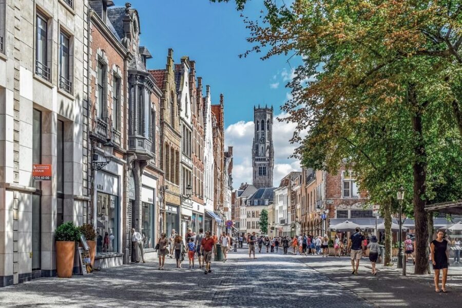 Bruges: Walking Tour, Canal Boat Trip w/Beer Tasting Option - Who should book this Bruges walking tour with canal boat
