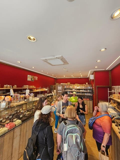 Bruges: Walking Tour with Hot Chocolate & Chocolate Tasting - Price and what $117 buys you in 2 hours