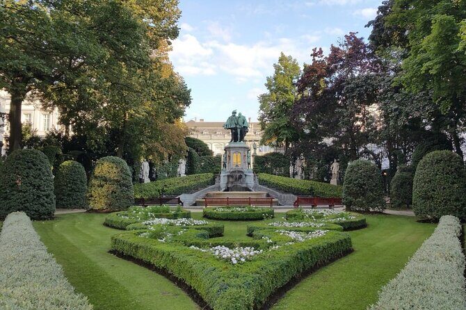 Brussels 2-Hours Walking Tour: Must-See Highlights in the Center - Stop by stop: how the route tells the story of Brussels