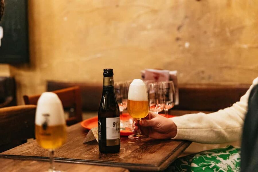 Brussels: Beer Tasting Tour with 7 Beers and Snacks - Entering the historic lanes: from Mary Grand-Place to old taverns