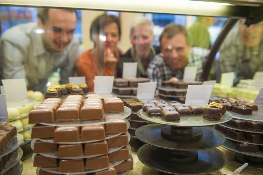 Brussels: Belgian Chocolate Tasting Tour - Finding Your Guide at Brussels City Hall (No Guesswork)