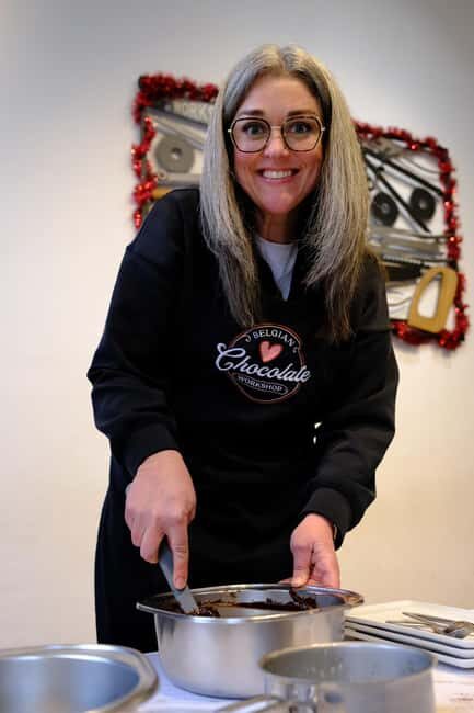 Brussels: Chocolate Truffle & Belgian Hot Chocolate Workshop - Choosing flavors: dark chocolate, Speculoos, and dietary options