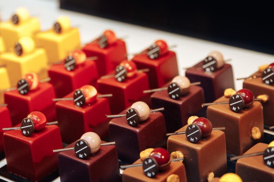 Brussels: Chocolate Workshop and Guided Walking Tour - 10 tastings at the best chocolatiers: how to taste smarter