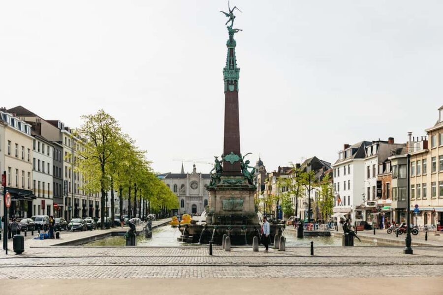 Brussels: City Highlights and Hidden Gems Bike Tour - Who should book this Brussels highlights-and-lesser-streets ride