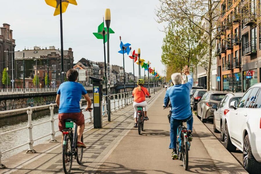 Brussels: City Highlights and Hidden Gems Bike Tour - Rain, closures, and route tweaks: why flexibility is part of the value