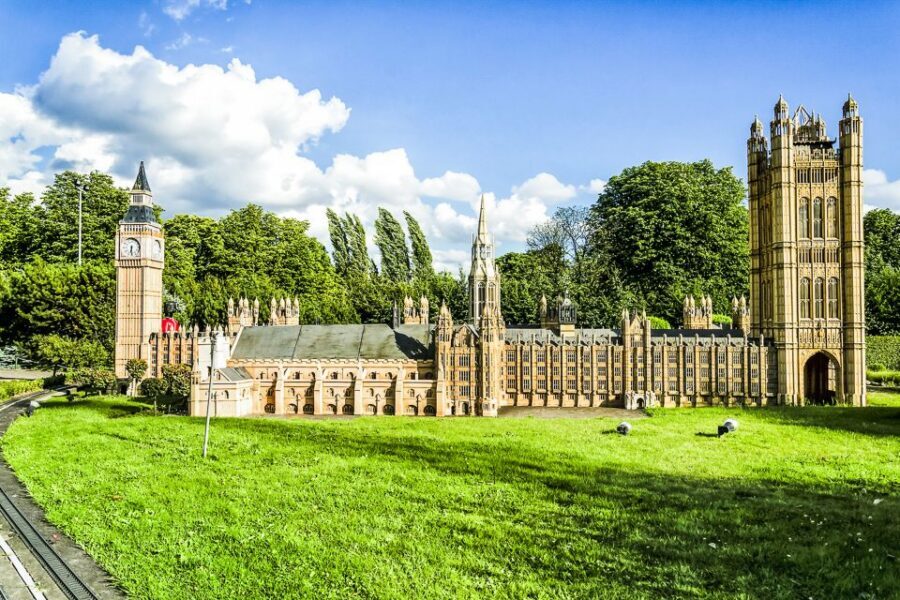 Brussels: Entry Ticket to Mini-Europe - The outdoor “walk of Europe”: 350 mini monuments and real craftsmanship