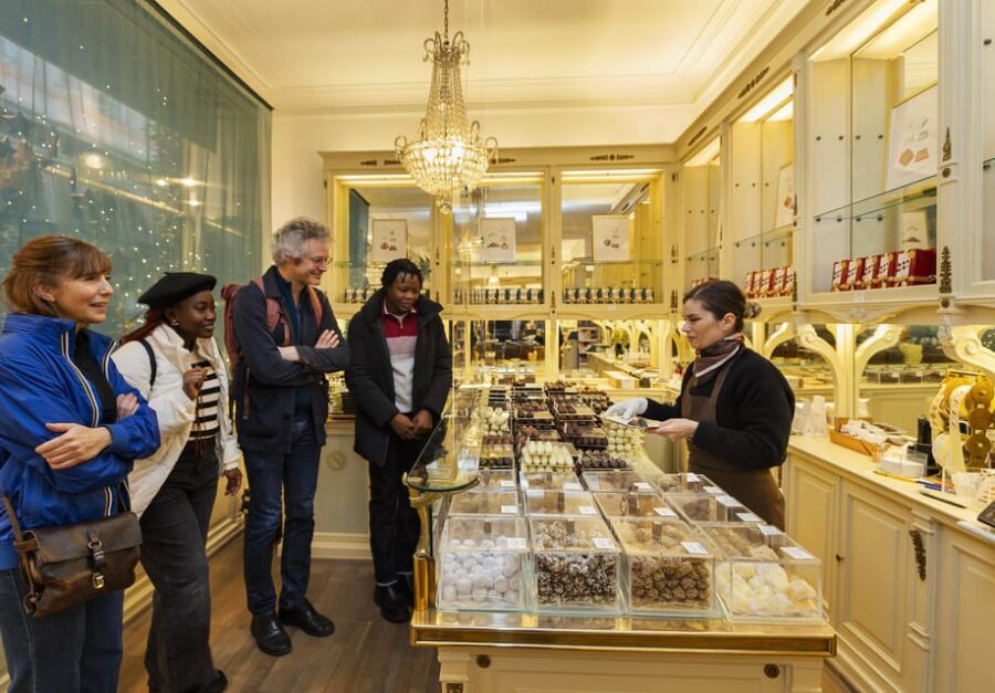 Brussels Food Tour: Main Dish, Beer, Waffle & Chocolate - Starting at Place Poelaert: your Brussels food compass