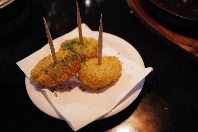 Brussels Food Tour with Full Meal & Drinks by Do Eat Better - Rue des Alexiens beer and snacks: a good palate reset