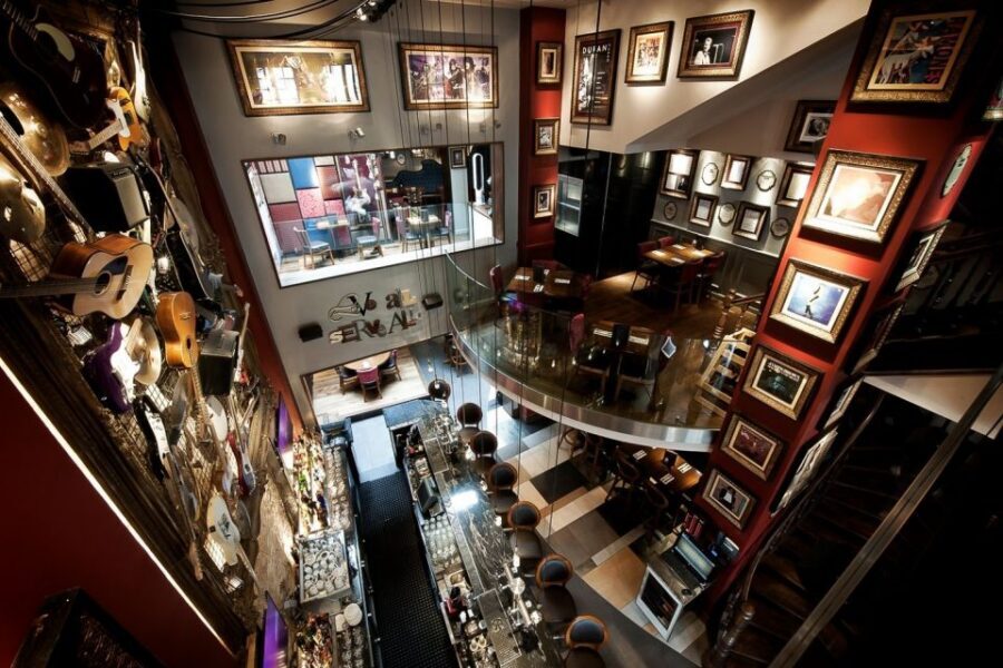 Brussels: Hard Rock Cafe with Set Menu for Lunch or Dinner - The Real-Life Feel: Drinks, Dessert, and Portions
