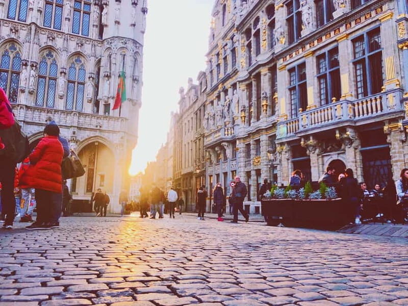 Brussels Highlights: Walking & Bus Tour with Waffle Tasting - Meeting Point: Where to Start Without Losing Time