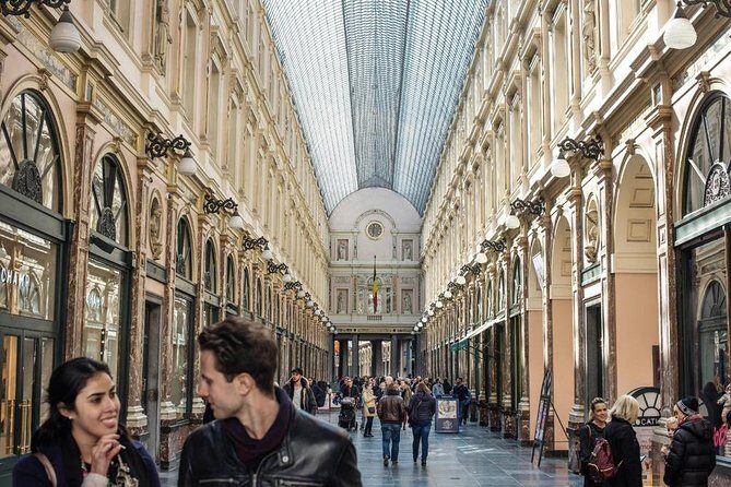 Brussels: Historical Walking Tour with Chocolate & Waffle Tasting - The Pace, the Group Size, and Why the Guide Matters